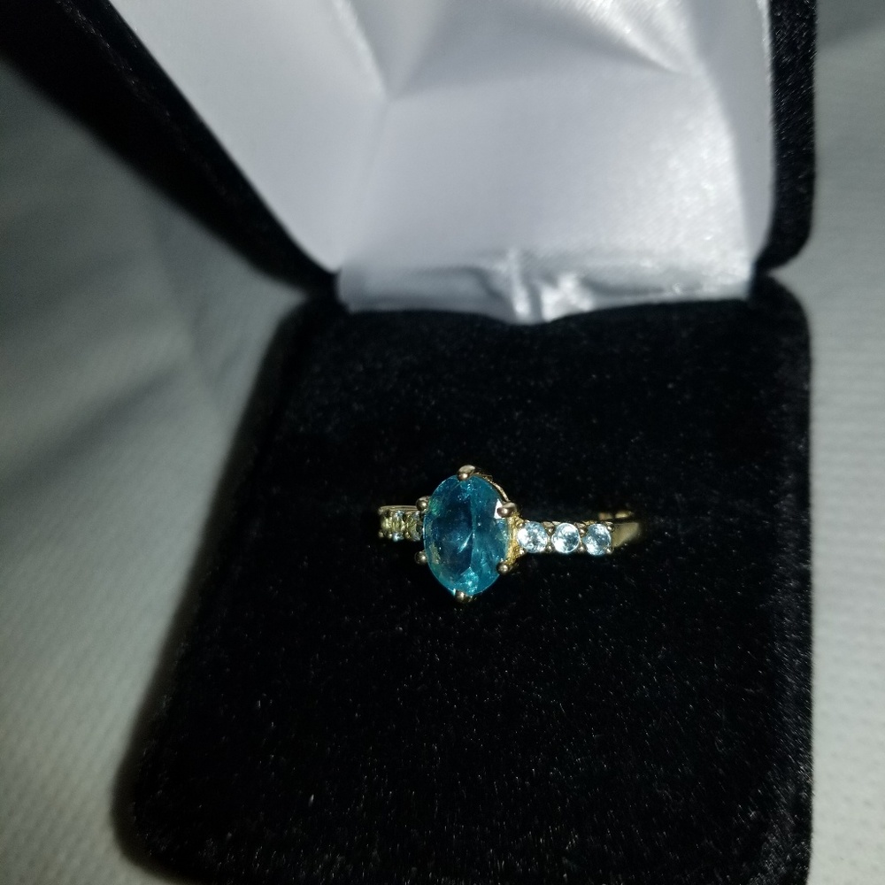 10k yellow gold sky Blue topaz ring size 6